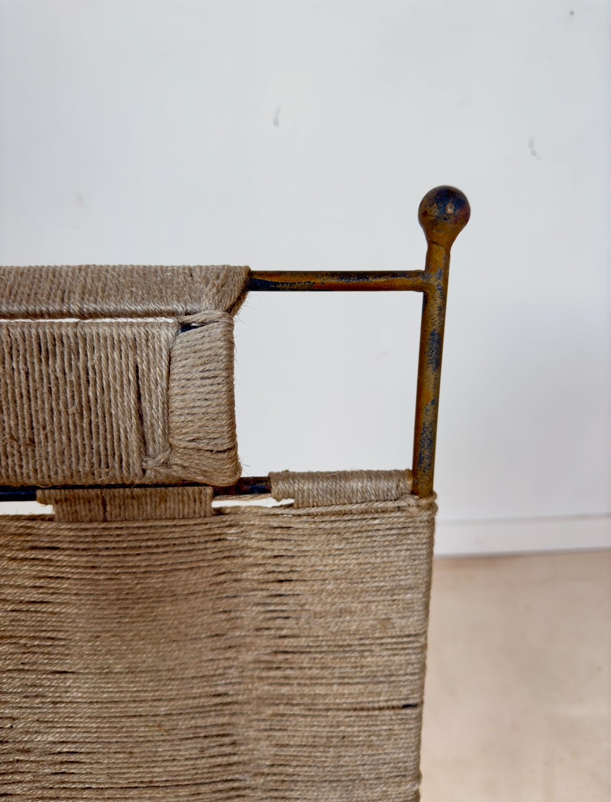 Fauteuil en métal et cordes