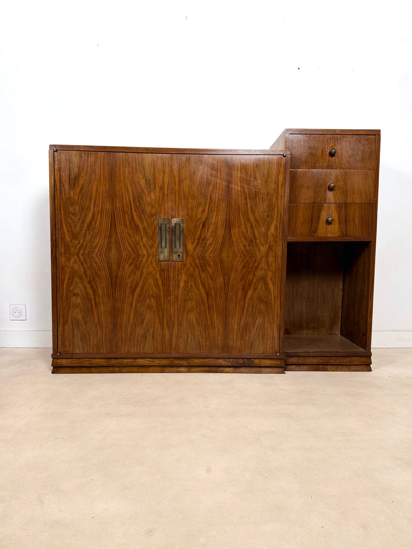 Buffet moderniste asymétrique des années 30