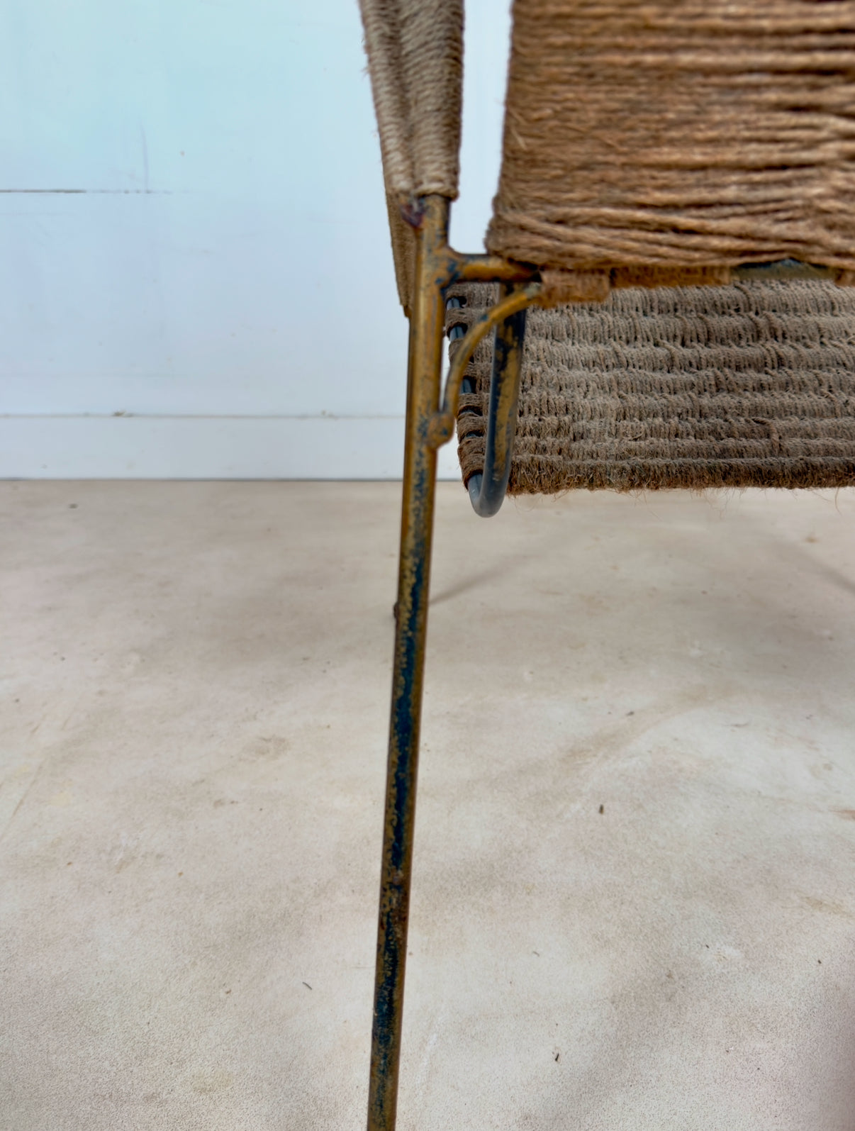 Fauteuil en métal et cordes