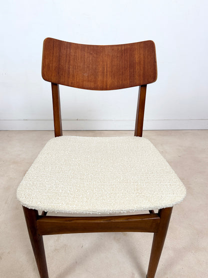 Ensemble de 4 chaises scandinaves en teck