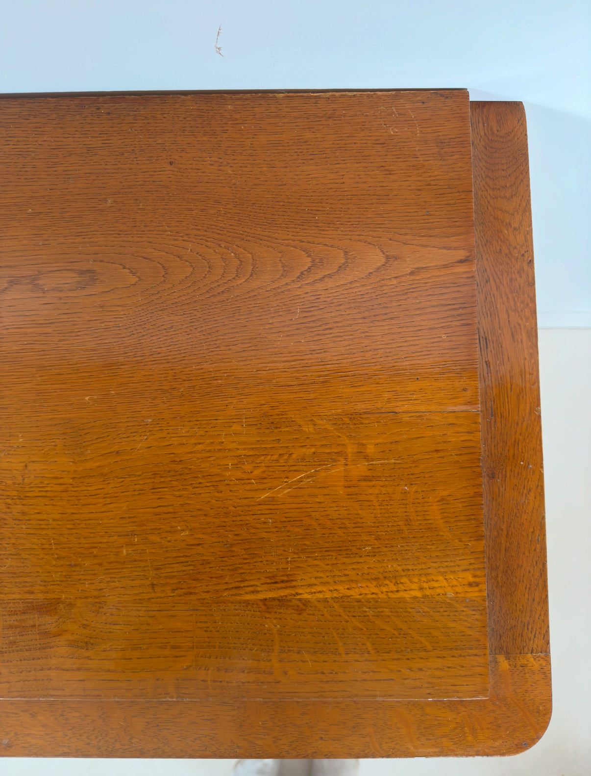 Commode ancienne sculptée