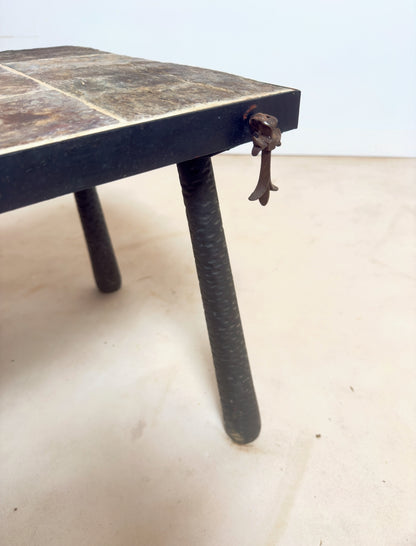 Table basse brutaliste