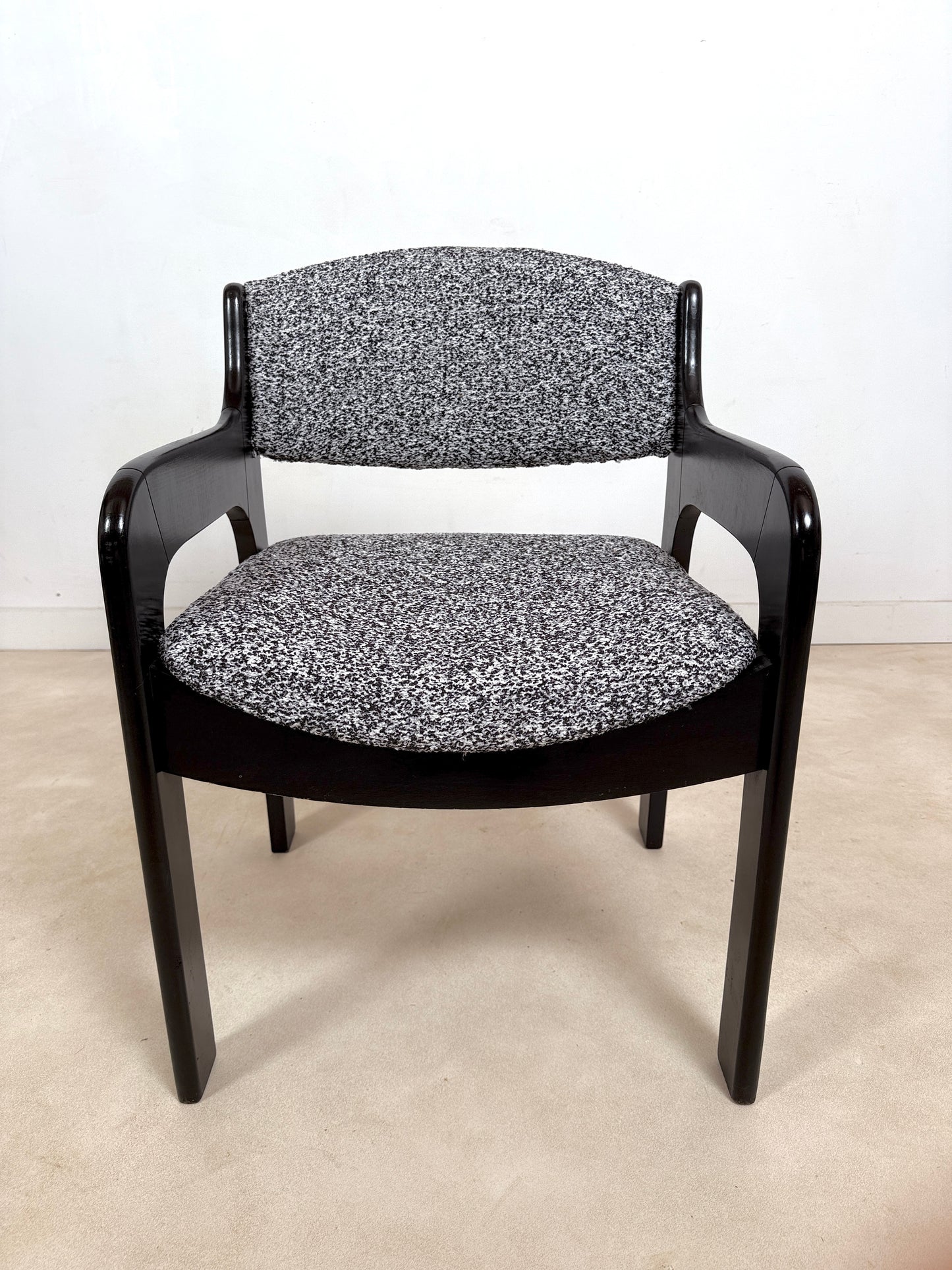 Chaise dans le goût de Eero Aarnio