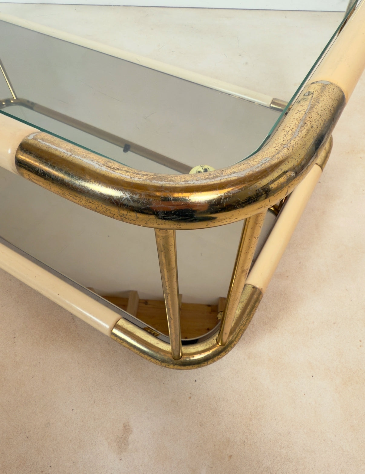 Table basse en métal laqué Hollywood Regency