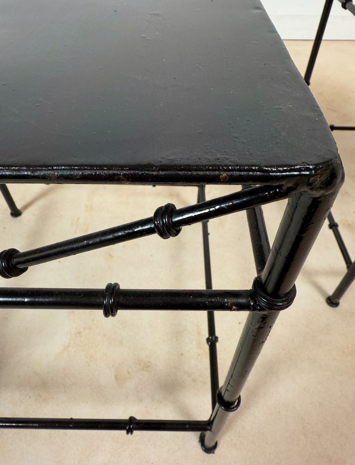 Table d’appoint en fer forgé de style « Art déco »