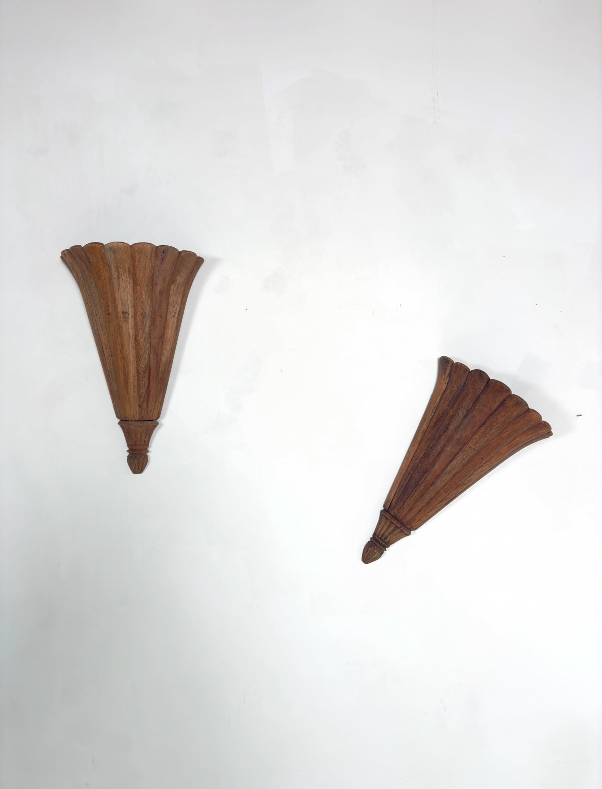 Appliques murales néoclassiques en bois sculpté