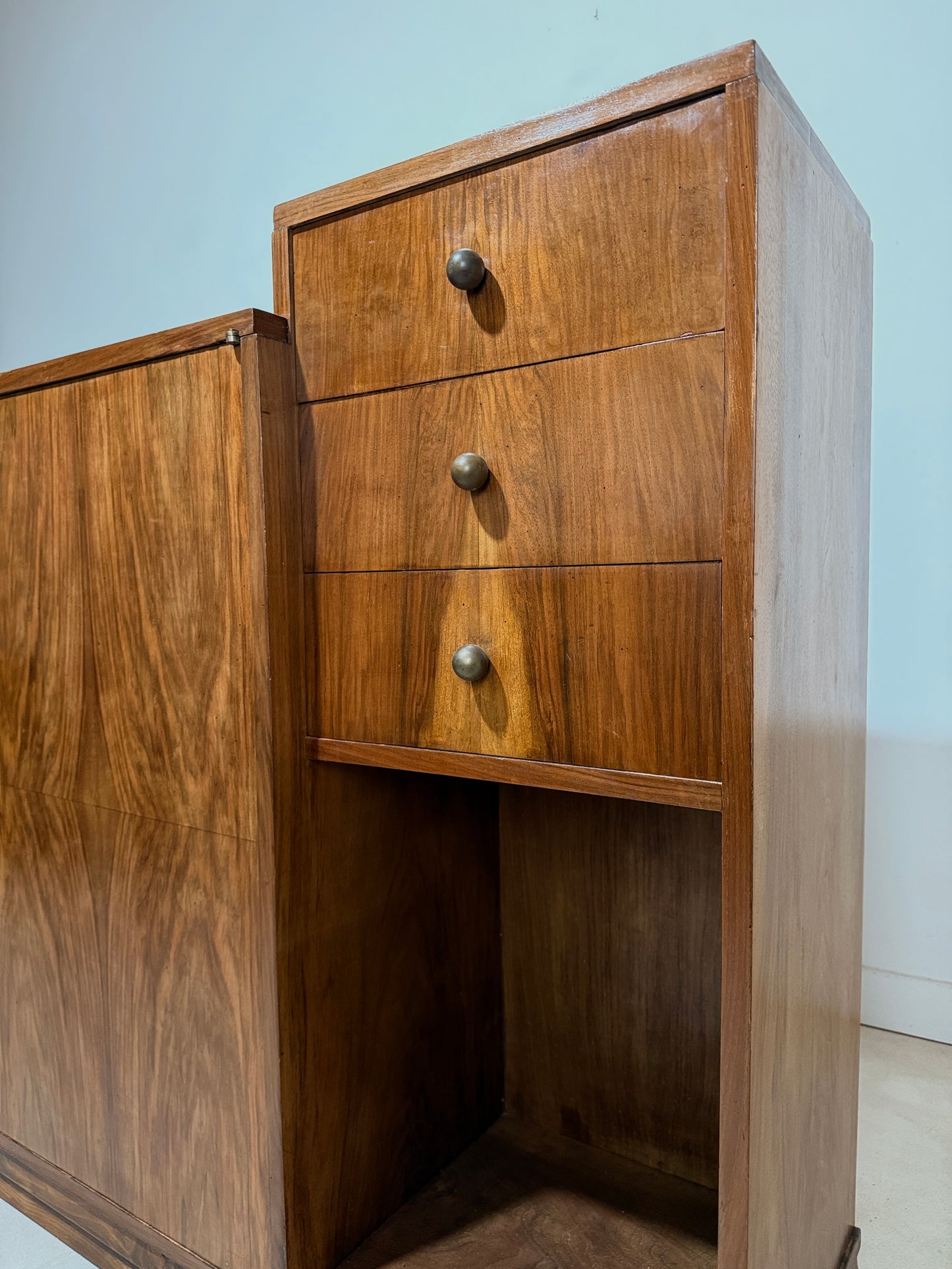 Buffet moderniste asymétrique des années 30