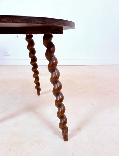 Table d’appoint ancienne aux pieds tournés
