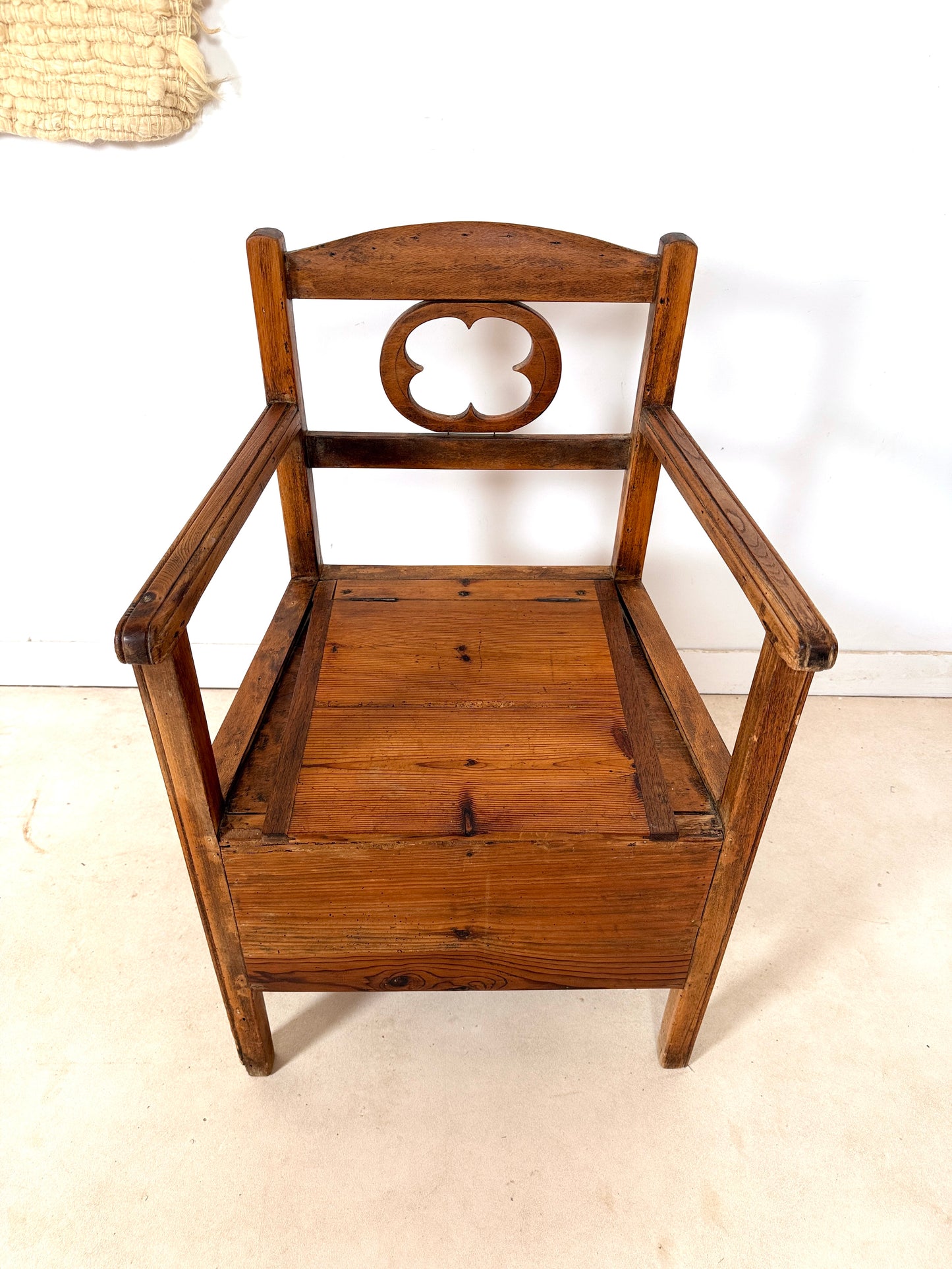 Chaise d’aisance ancienne
