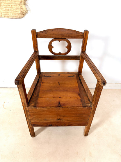 Chaise d’aisance ancienne