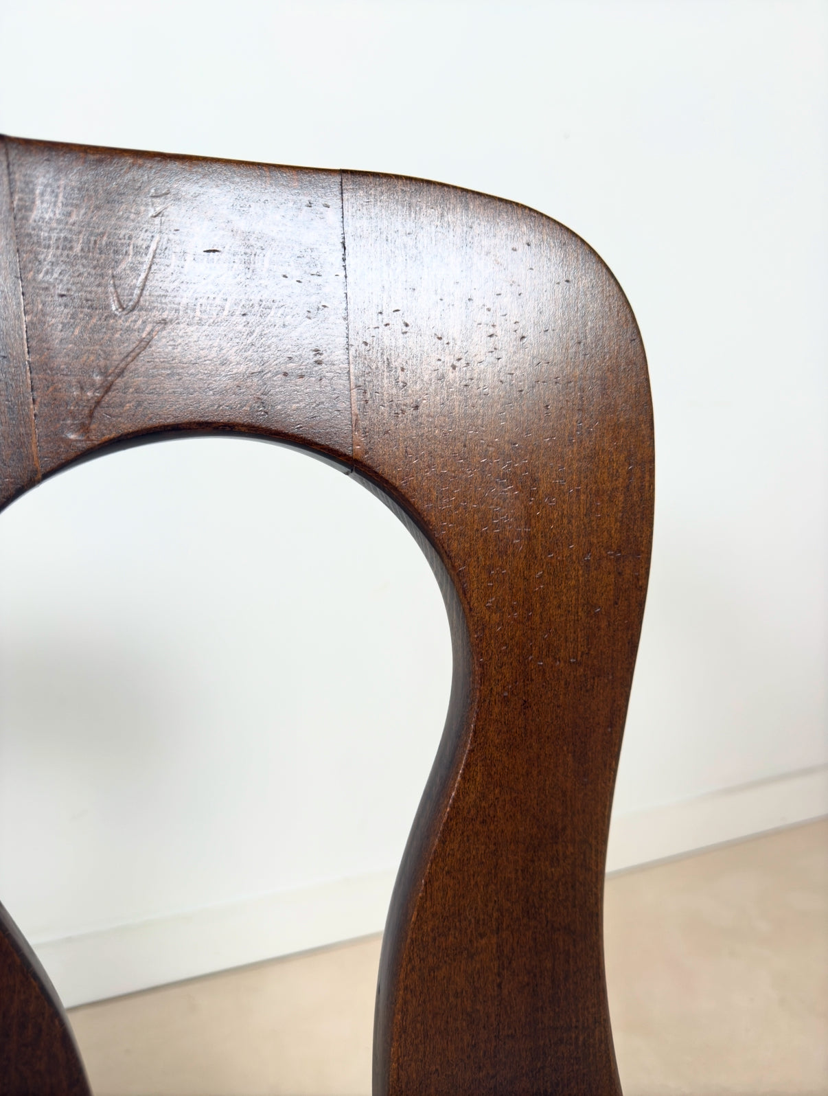 Chaise brutaliste