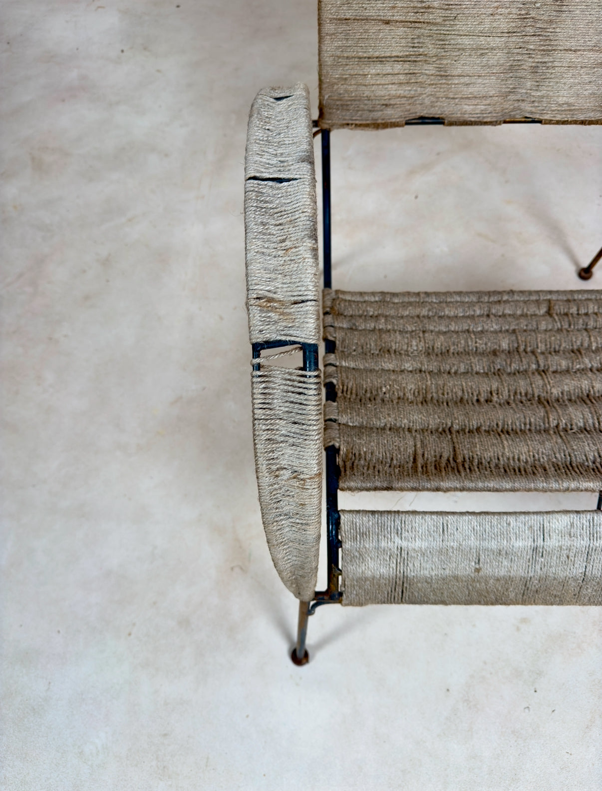 Fauteuil en métal et cordes