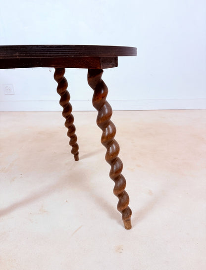 Table d’appoint ancienne aux pieds tournés