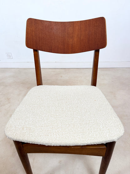Ensemble de 4 chaises scandinaves en teck