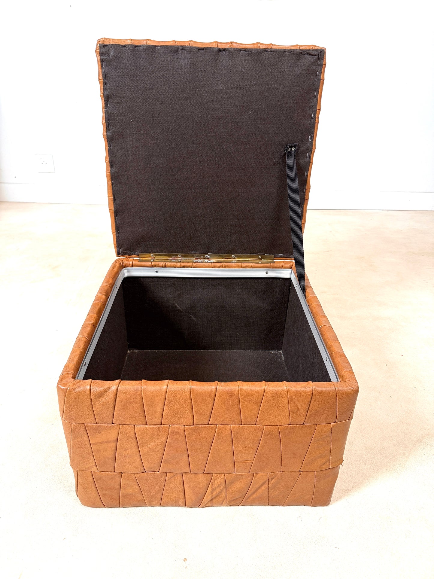 Pouf coffre de rangement style De Sede