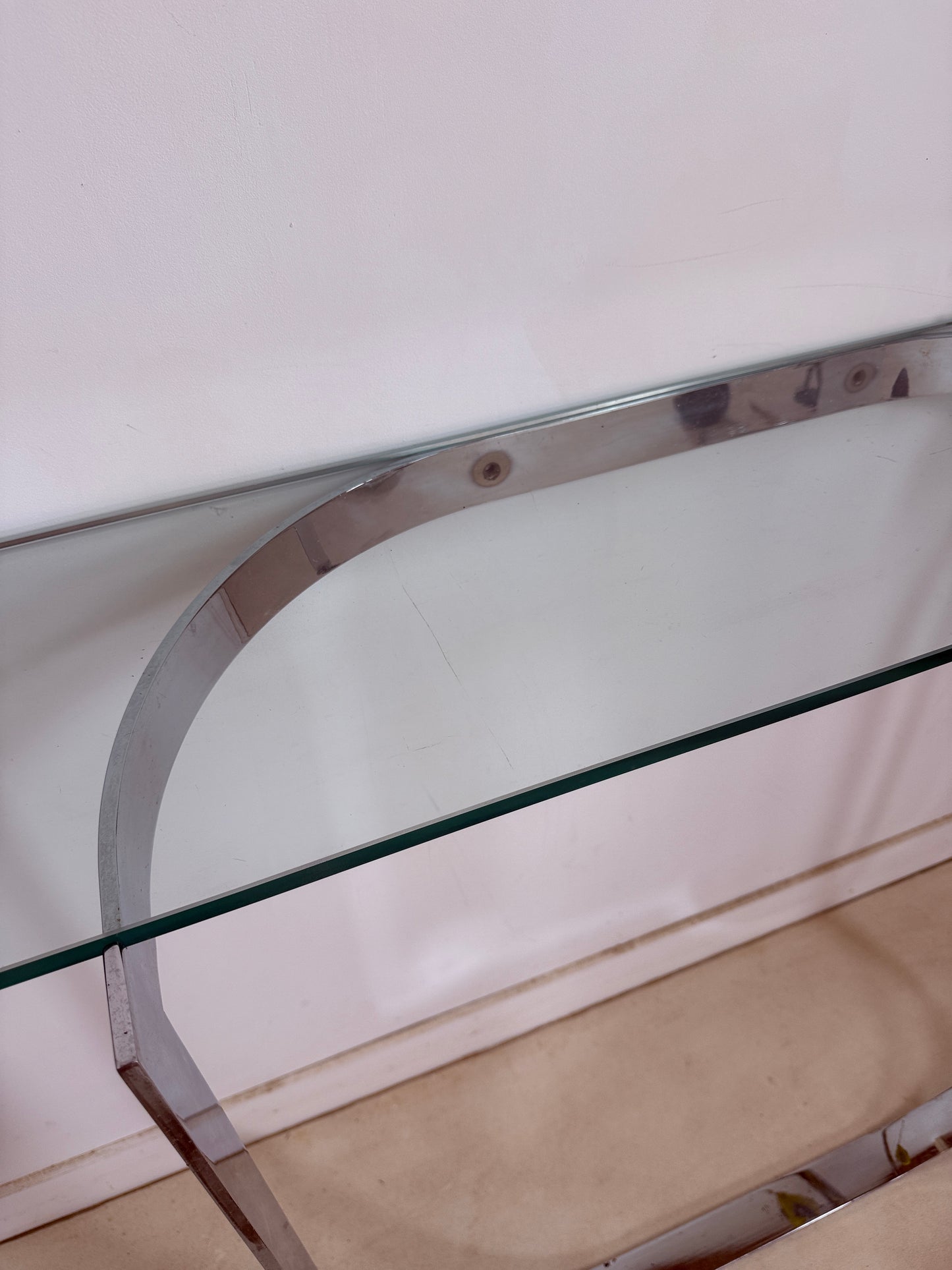 Console moderniste en métal chromé et verre