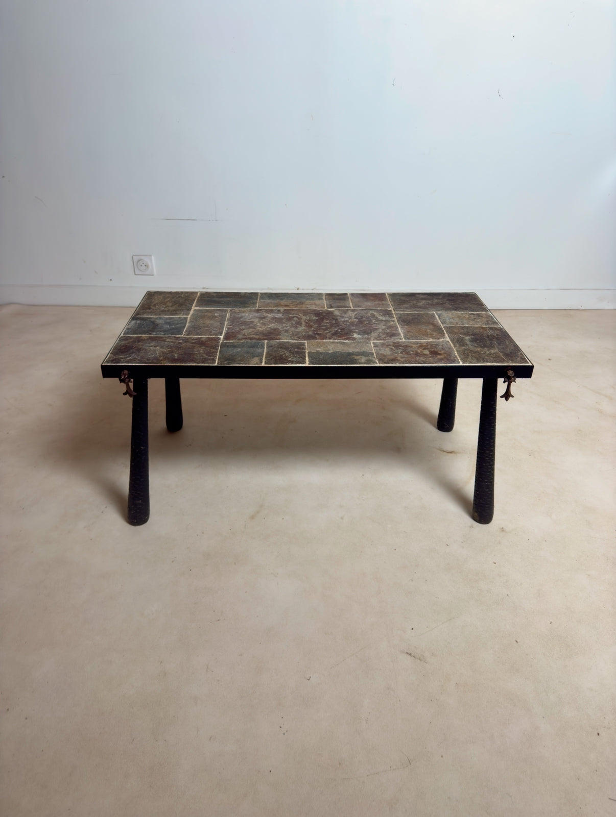 Table basse brutaliste