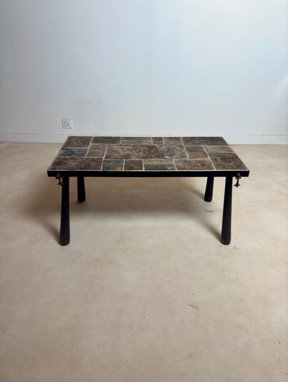 Table basse brutaliste