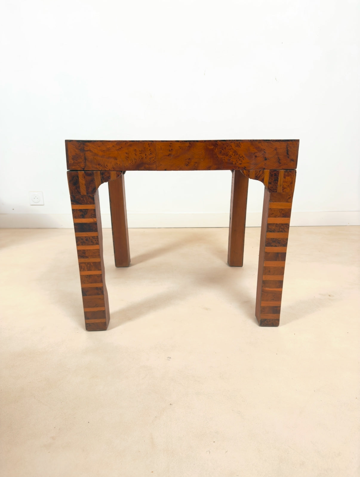 Table d’appoint art déco en bois de thuya