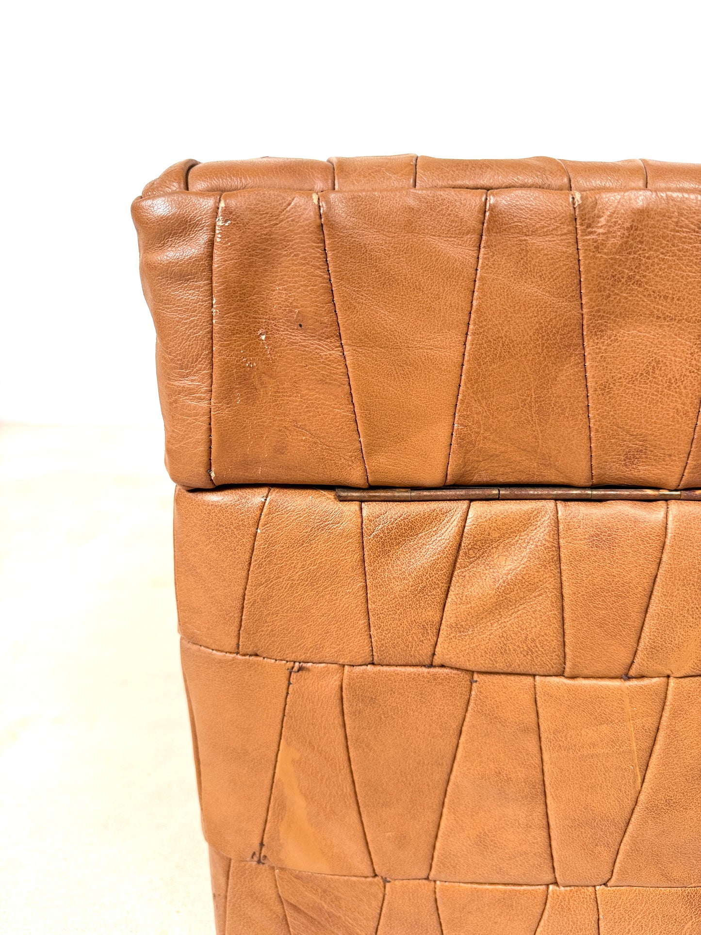Pouf coffre de rangement style De Sede
