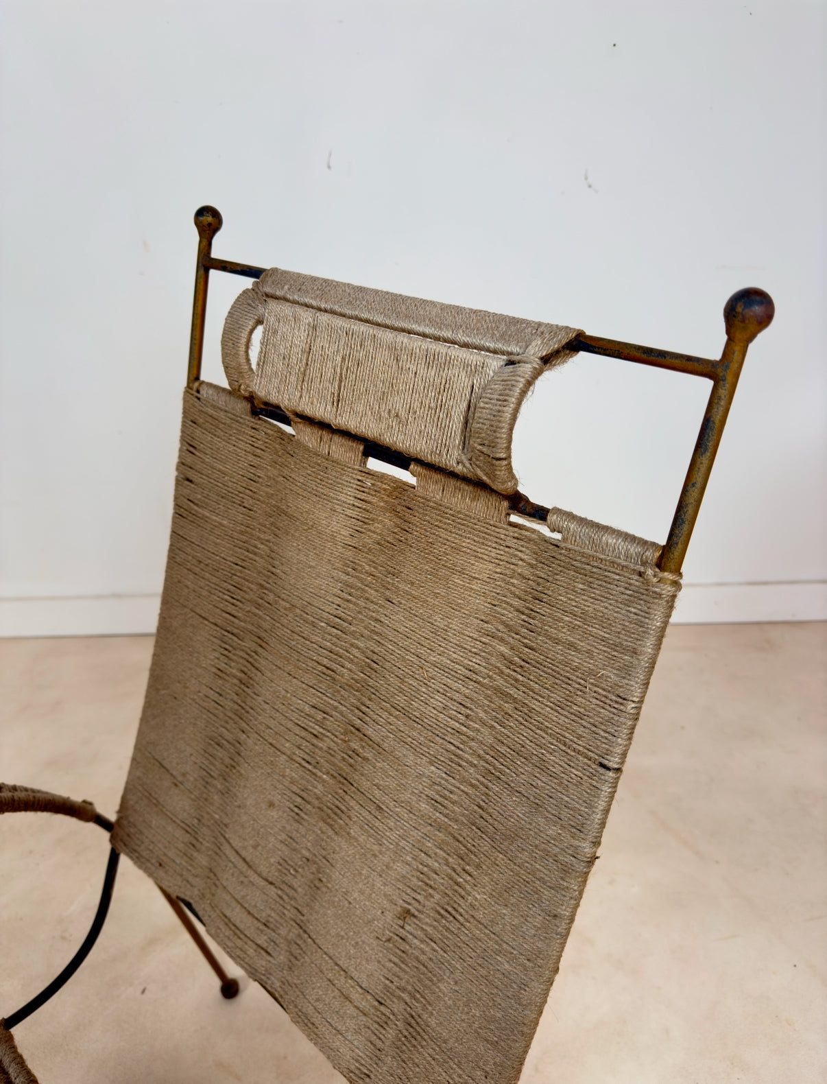 Fauteuil en métal et cordes