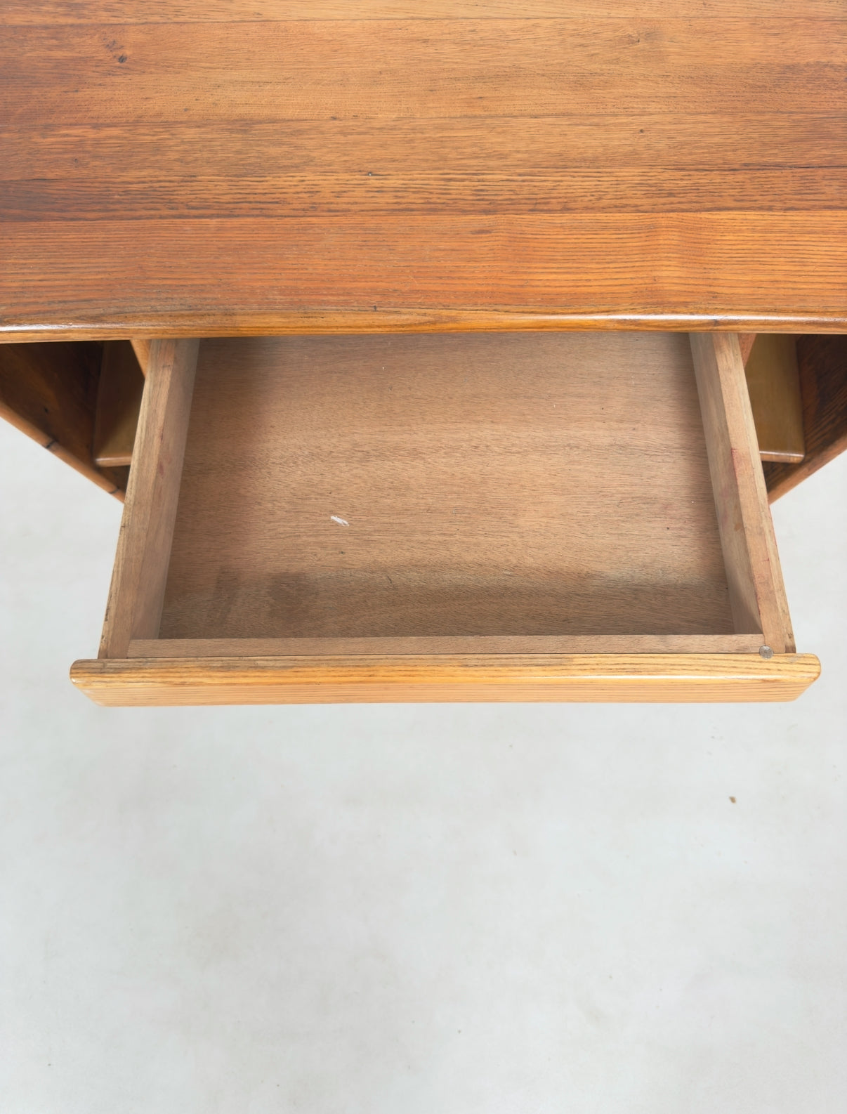 Console aux accents art déco