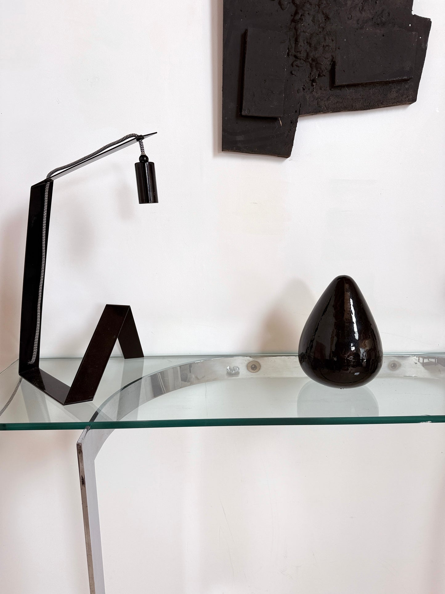 Console moderniste en métal chromé et verre