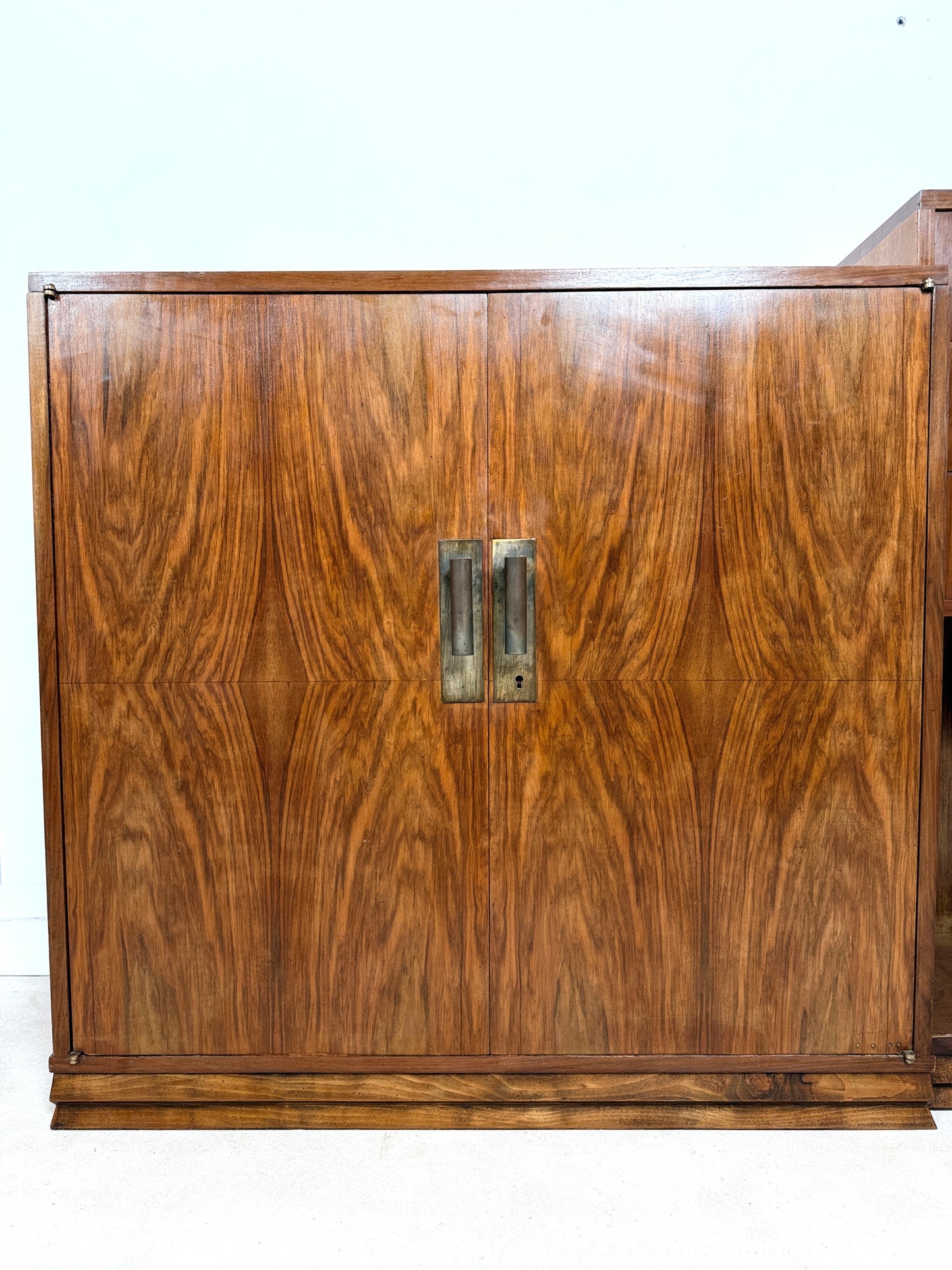 Buffet moderniste asymétrique des années 30