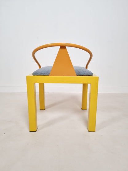 Chaise dans le goût de Memphis Milano