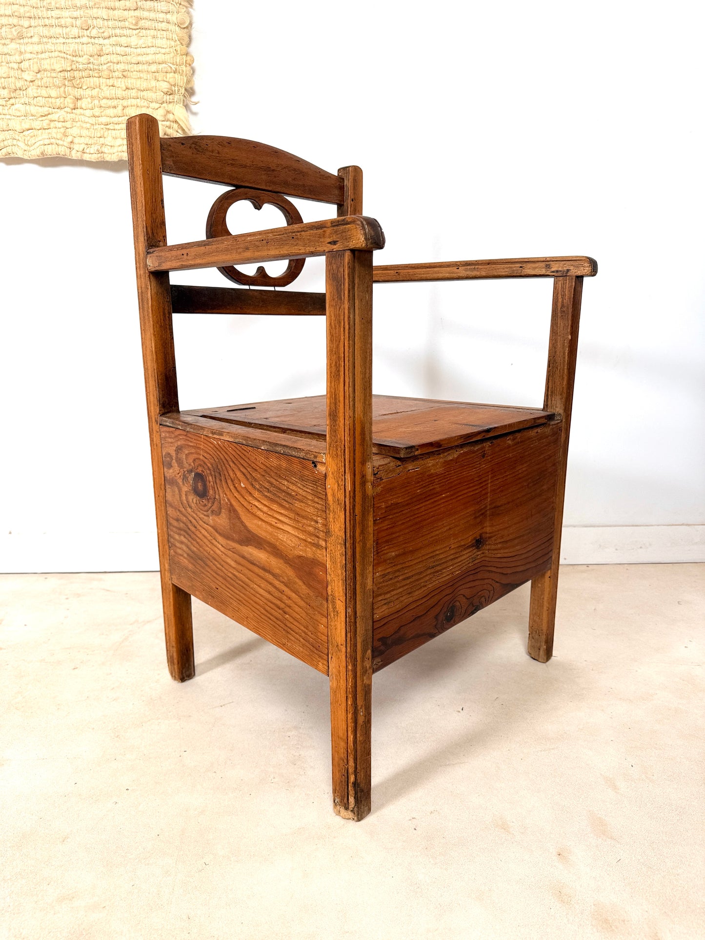 Chaise d’aisance ancienne