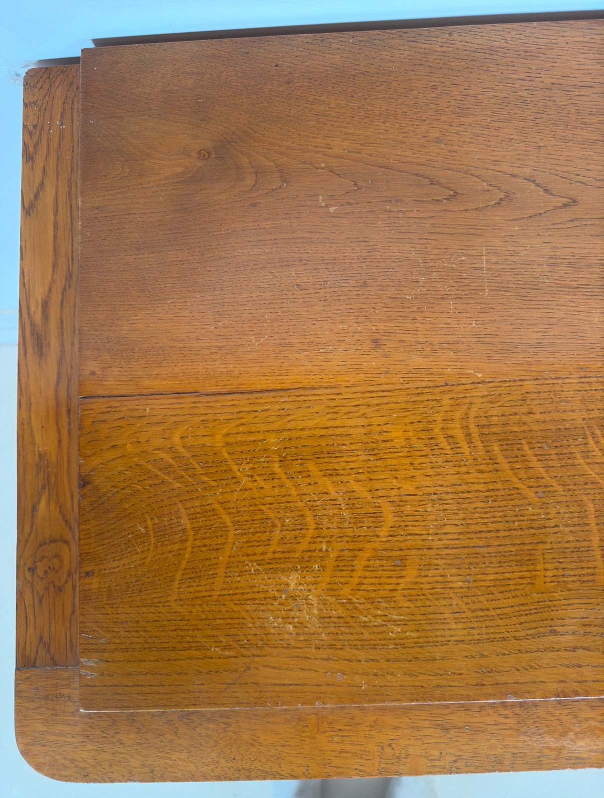 Commode ancienne sculptée