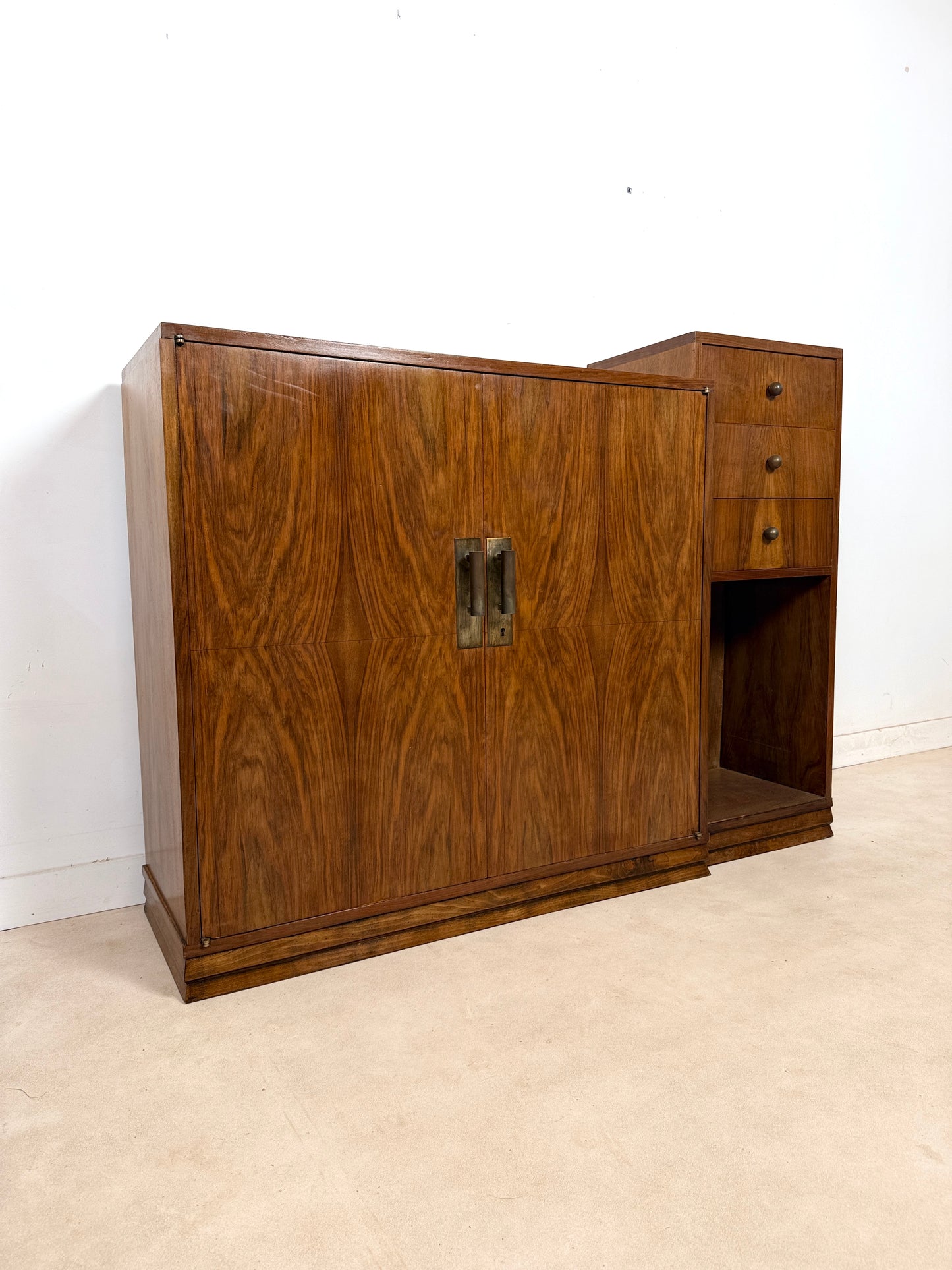 Buffet moderniste asymétrique des années 30