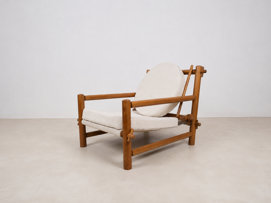 Fauteuil en pin dans la mouvance "Art populaire"