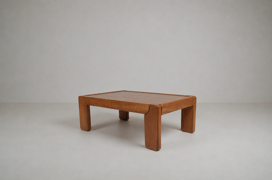 Table basse en orme massif par la Maison Regain