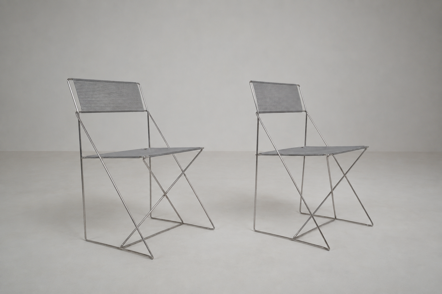 Ensemble de 2 chaises X-Line par Niels Jorgen Haugesen