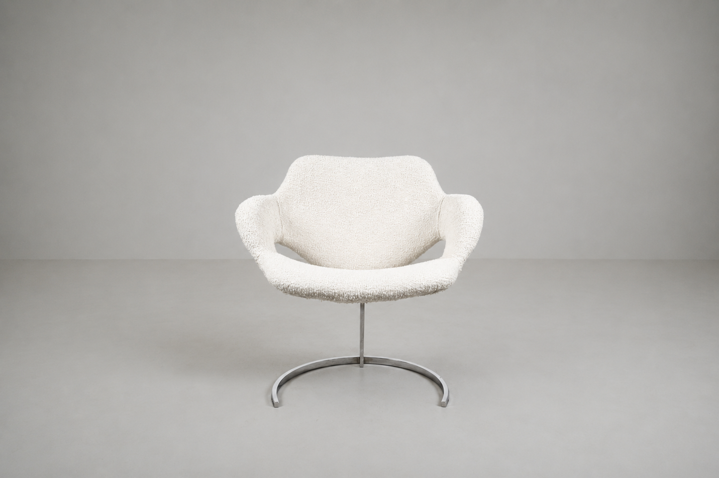 Chaise sphère par Boris Tabacoff