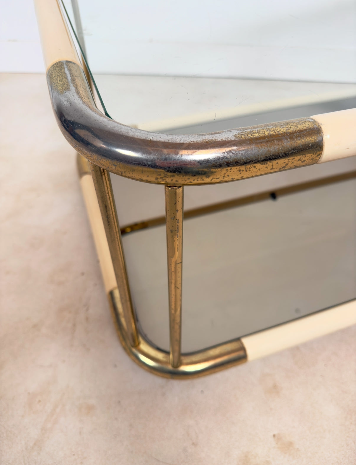 Table basse en métal laqué Hollywood Regency