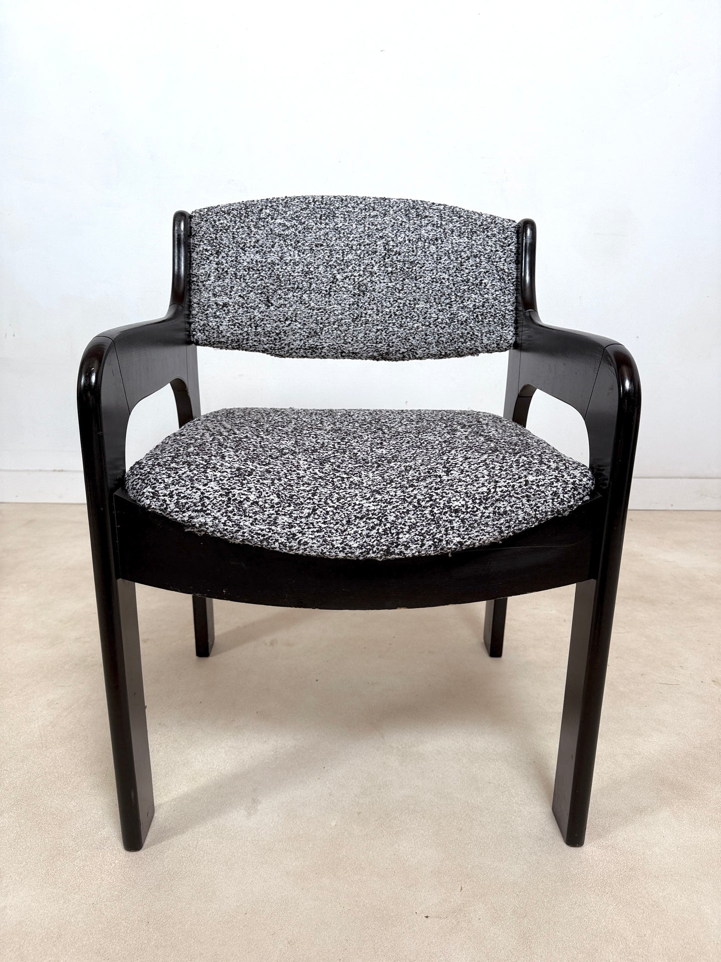 Chaise dans le goût de Eero Aarnio