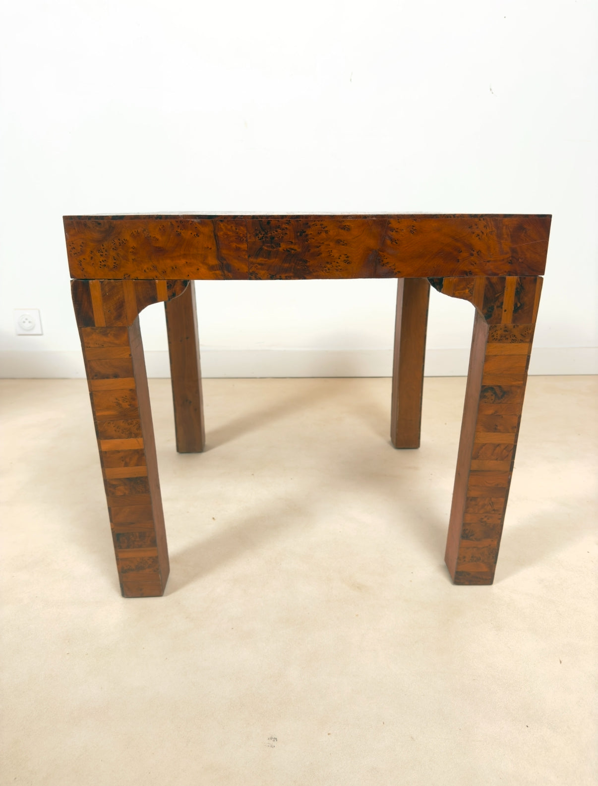 Table d’appoint art déco en bois de thuya