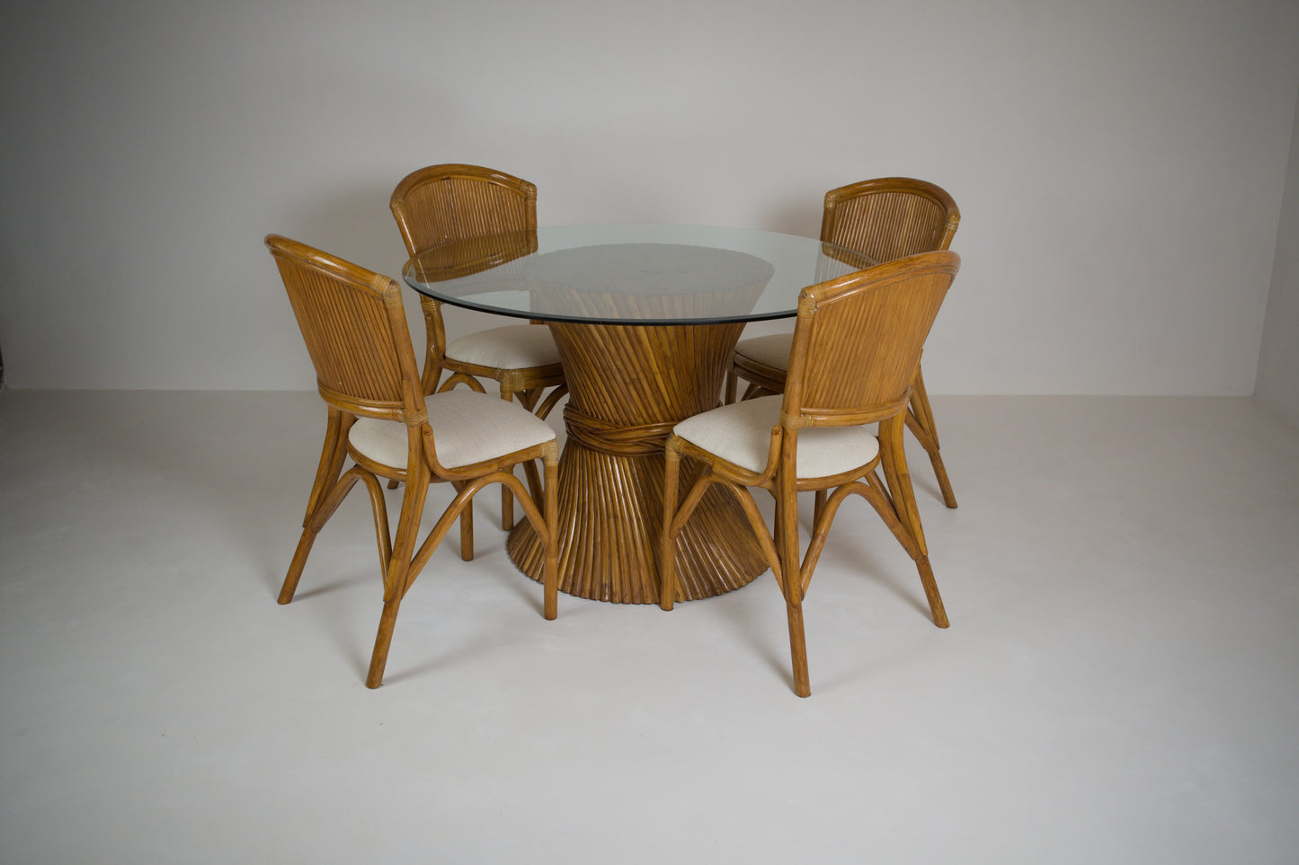 Ensemble table et 4 chaises vintage en rotin esprit Riviera