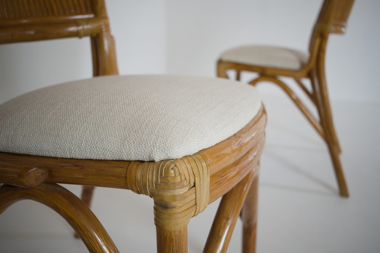 Ensemble table et 4 chaises vintage en rotin esprit Riviera
