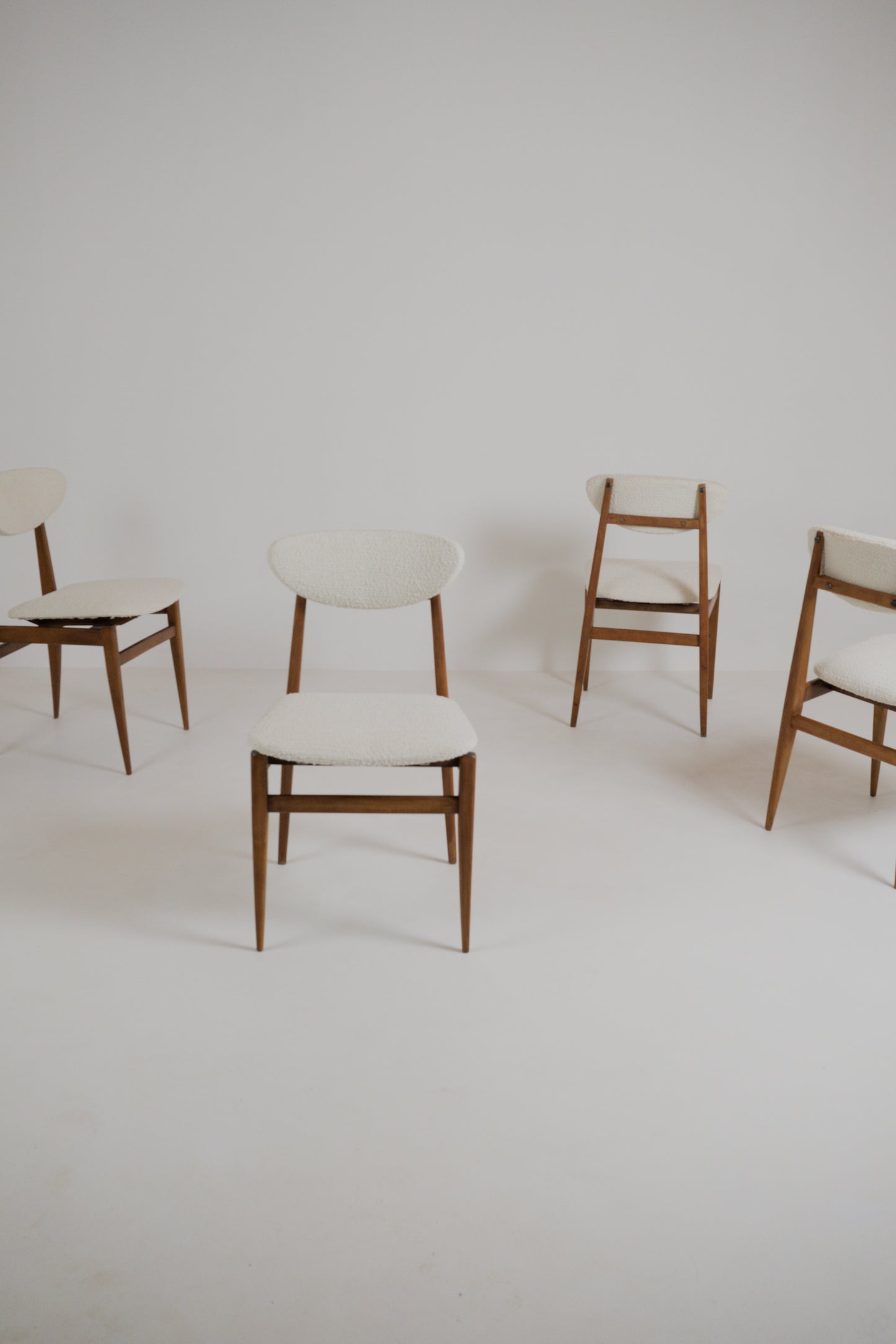Suite de 4 chaises scandinaves