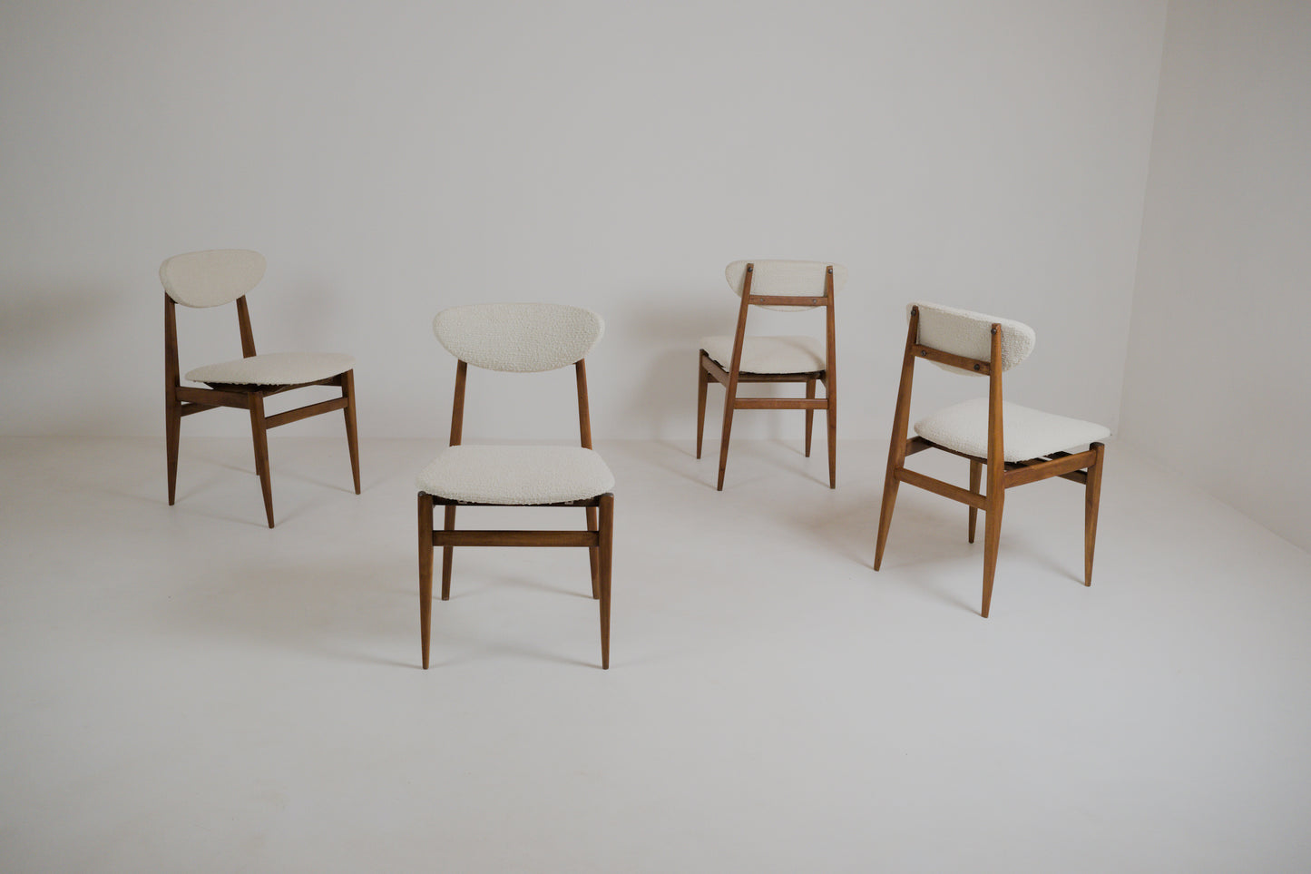 Suite de 4 chaises scandinaves