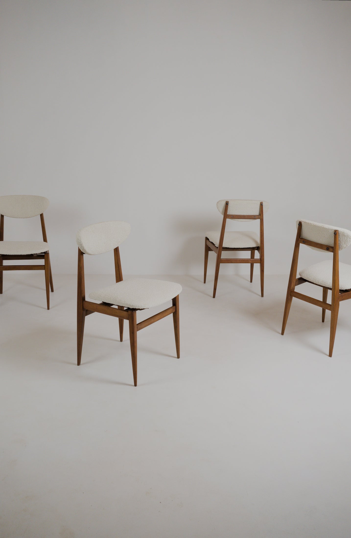 Suite de 4 chaises scandinaves