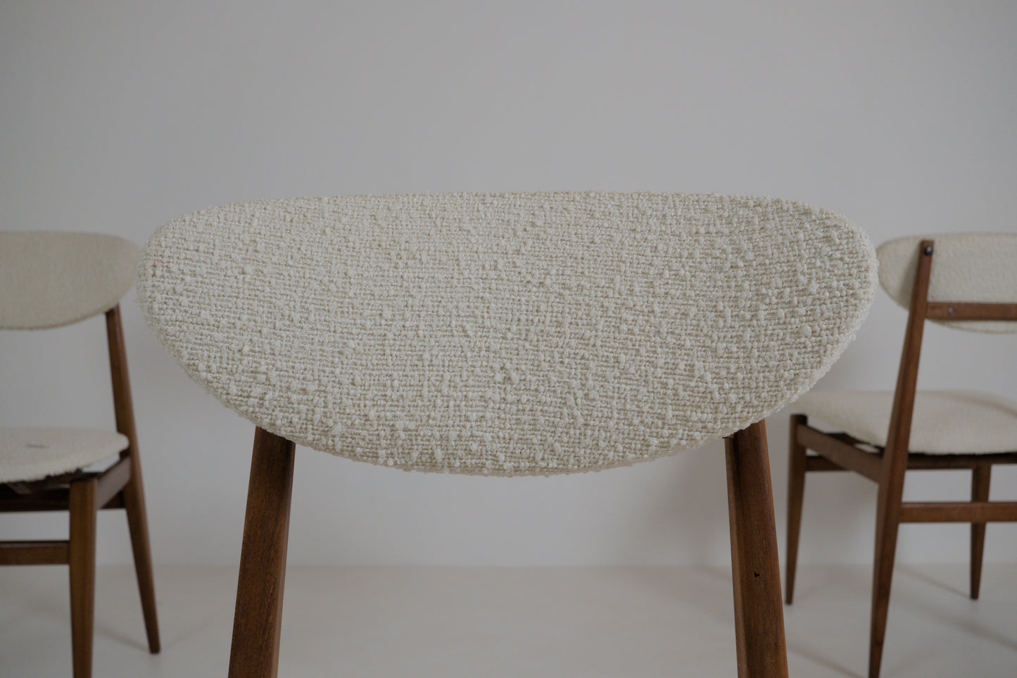 Suite de 4 chaises scandinaves