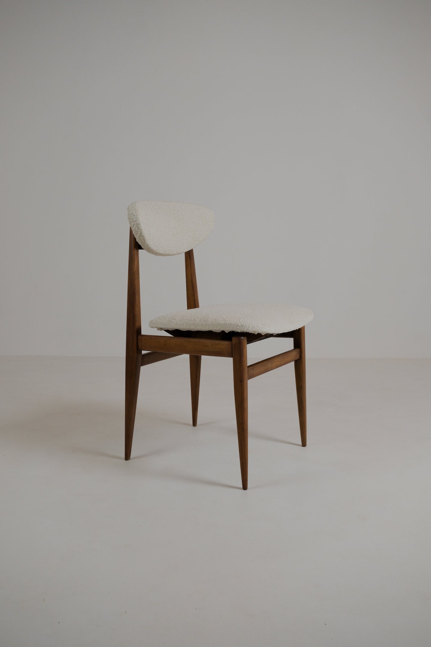 Suite de 4 chaises scandinaves