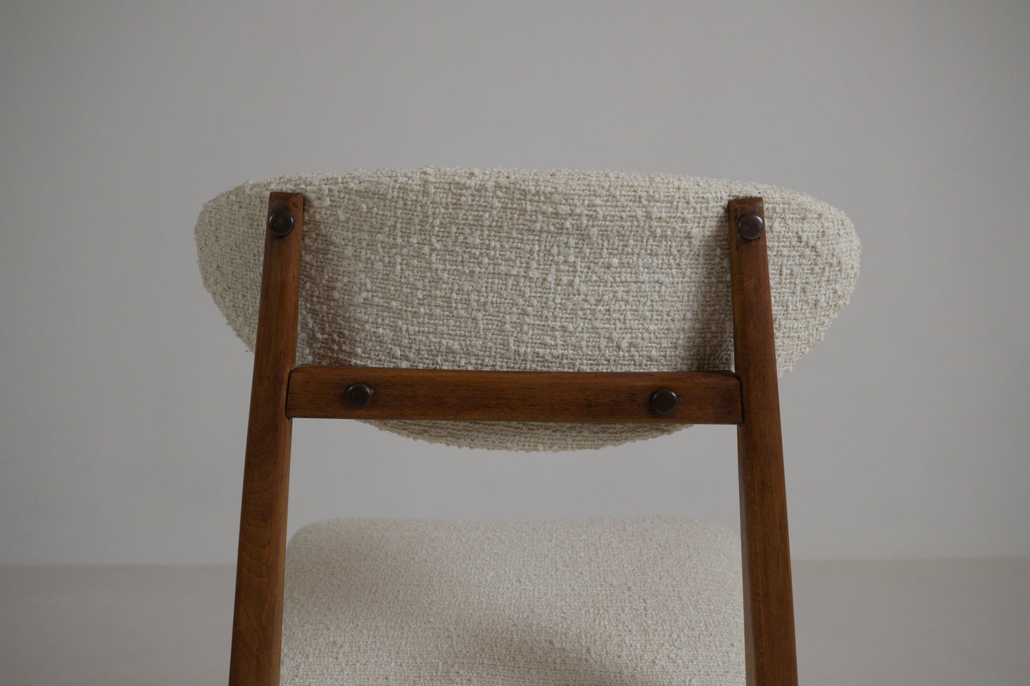 Suite de 4 chaises scandinaves restaurées – années 1960