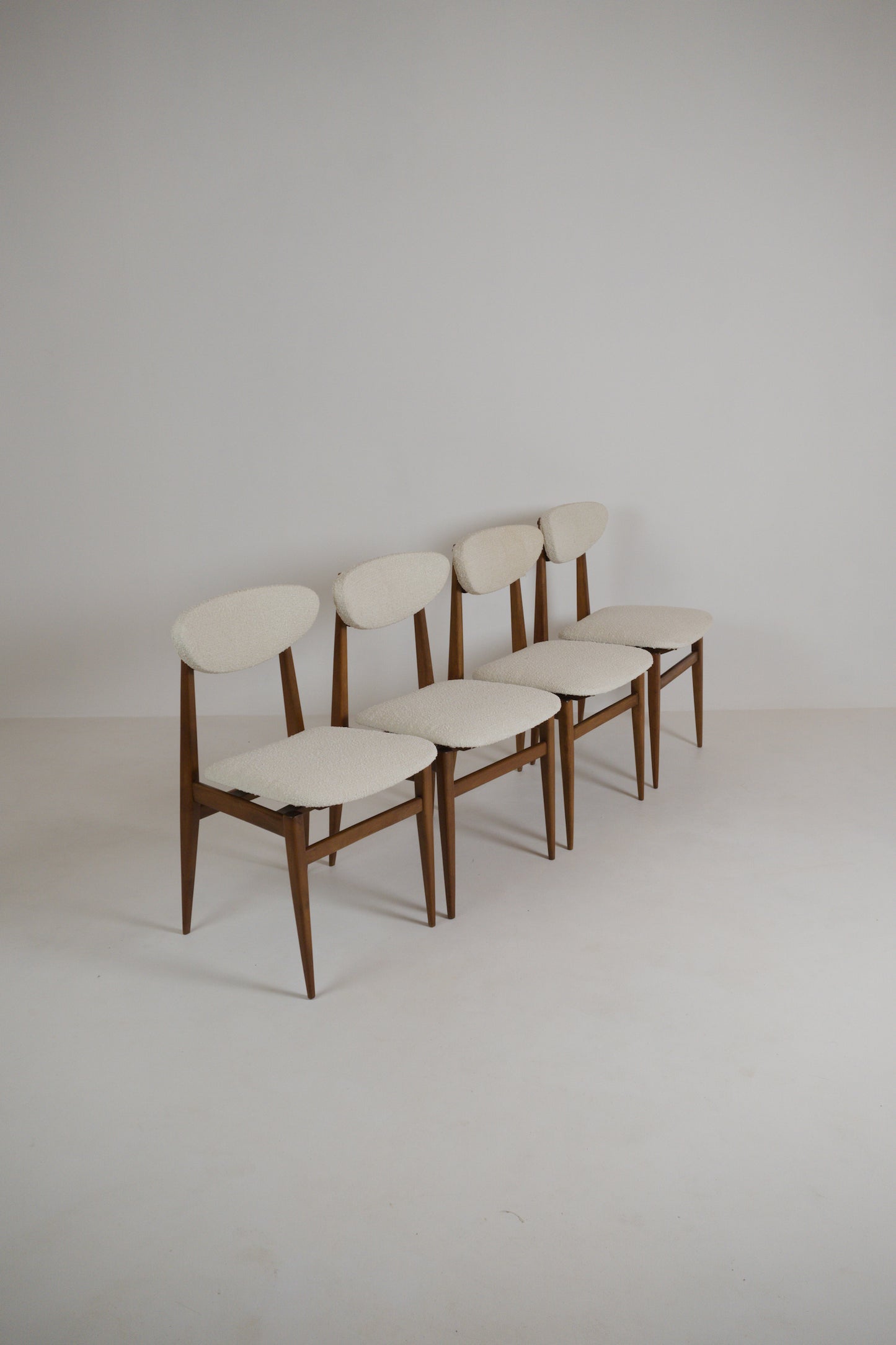 Suite de 4 chaises scandinaves