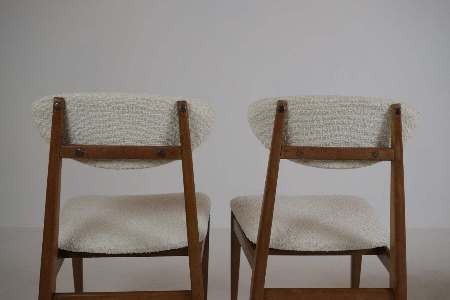 Suite de 4 chaises scandinaves restaurées – années 1960