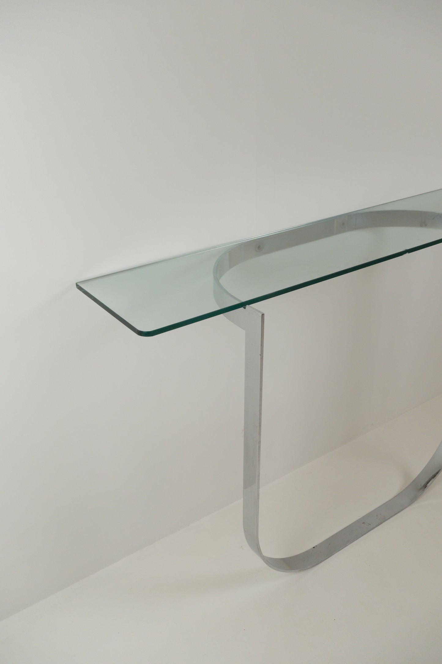 Console moderniste en métal chromé et verre des années 1970